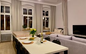 Spacious Apart In The Center- Main Square 300M